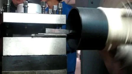 Couper des filetages de tuyaux sur une machine de tour CNC automatique